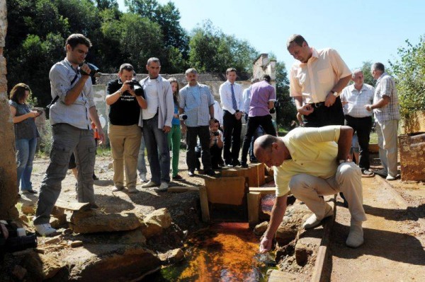 basescu la rosia montana