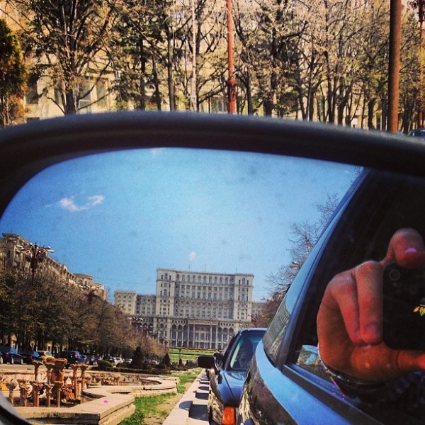 palatul parlamentului oglinda retrovizoare instagram