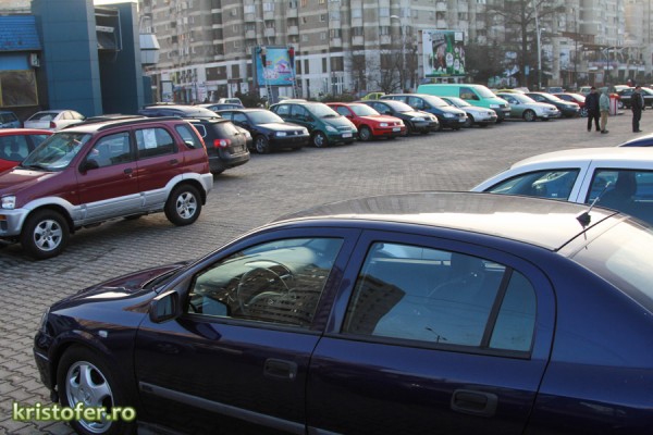 targ auto in centrul bacaului-1
