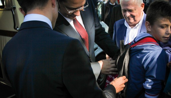 ponta benea hrebenciuc ghiozdanul scolarului