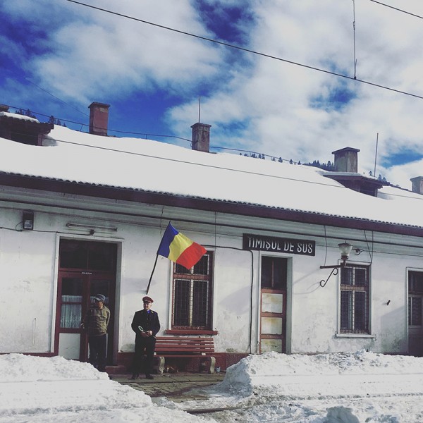 2 timisul de sus tren iarna romania