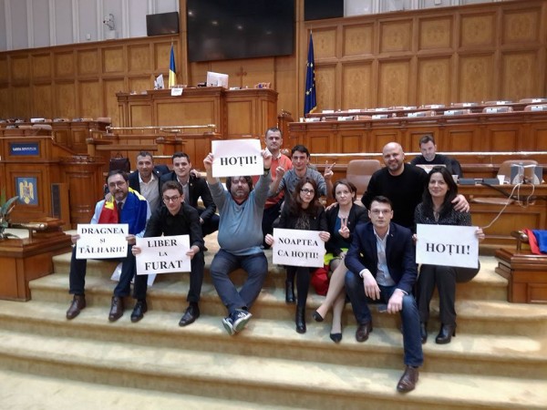 viziteu parlament protest ordonanta