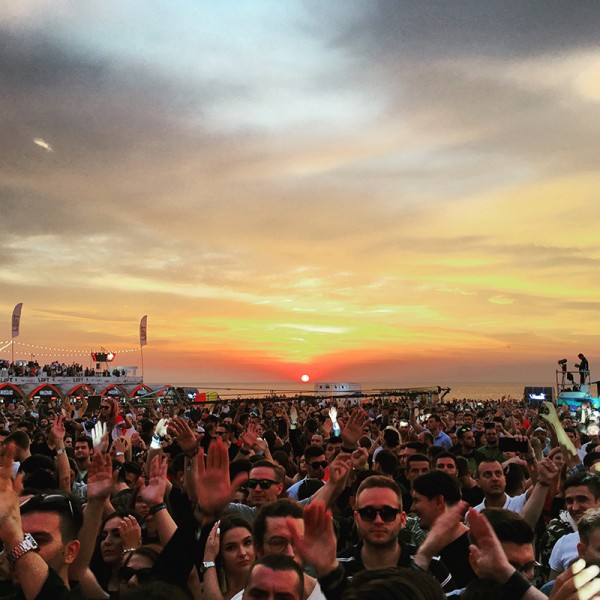 06 rasarit neversea armin van buuren