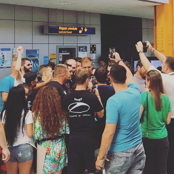 06 armin van buuren sosire aeroportul cluj untold 2018